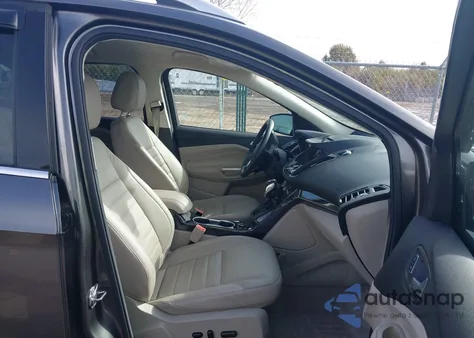 2016 Ford Escape Titanium z USA, uszkodzony, nr VIN 1FMCU9J9XGUA51989